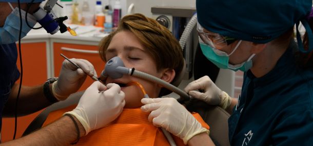 Sedazione cosciente con protossido d'azoto: benefici e alcune (poche) controindicazioni